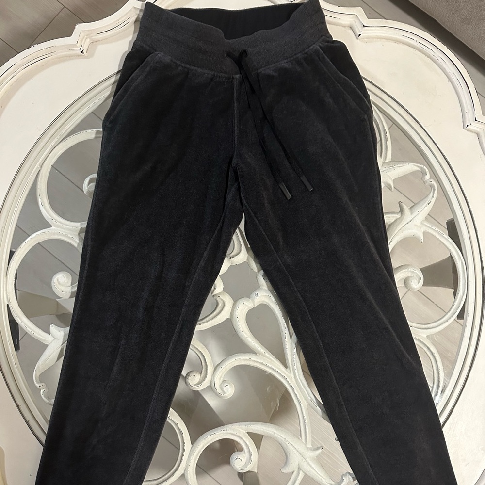 Velour/plush black/gray lululemon joggers sz 2 no tags